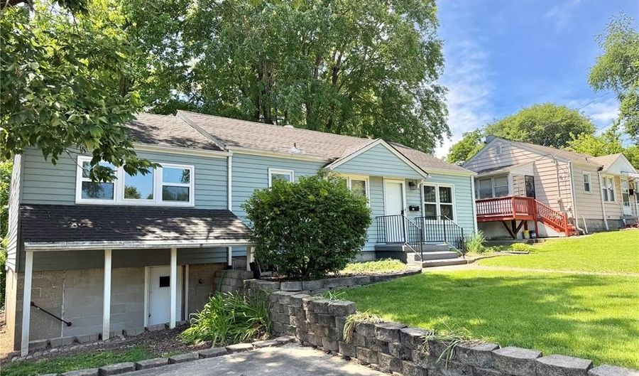 35 Mather St, Alton, IL 62002 - 2 Beds, 2 Bath