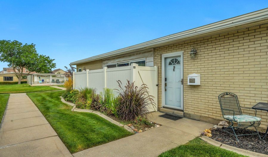 381 W 400 N 10, Bountiful, UT 84010 - 2 Beds, 1 Bath