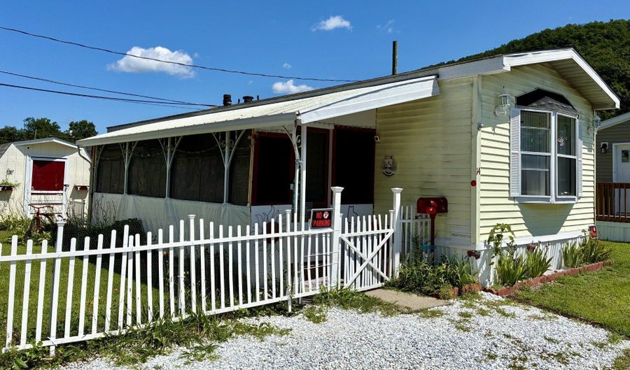 14 Third St, Beacon Falls, CT 06403 - 1 Beds, 1 Bath