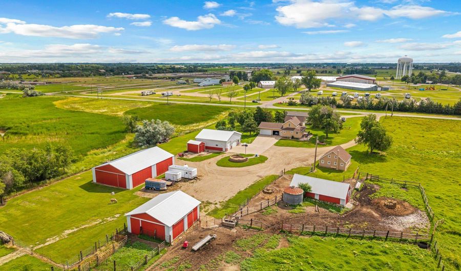 3155 387th Ave, Aberdeen, SD 57401 - 4 Beds, 3 Bath