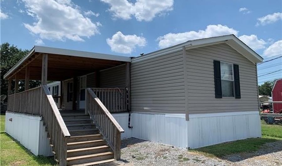 12586 HIGHWAY 11 Hwy, Belle Chasse, LA 70037 - 3 Beds, 2 Bath