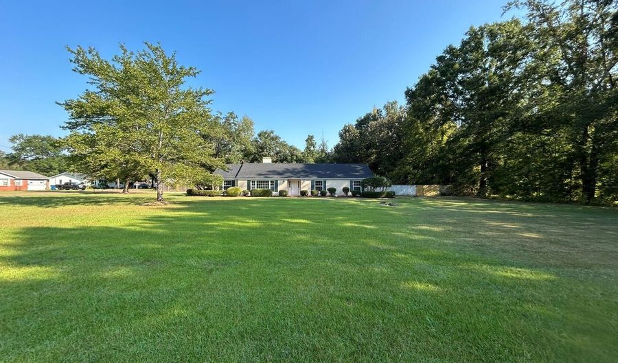 104 Walters Dr, Aberdeen, MS 39730 - 3 Beds, 2 Bath