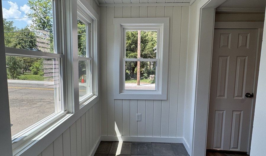 523 Leetes Island Rd, Branford, CT 06405 - 2 Beds, 1 Bath