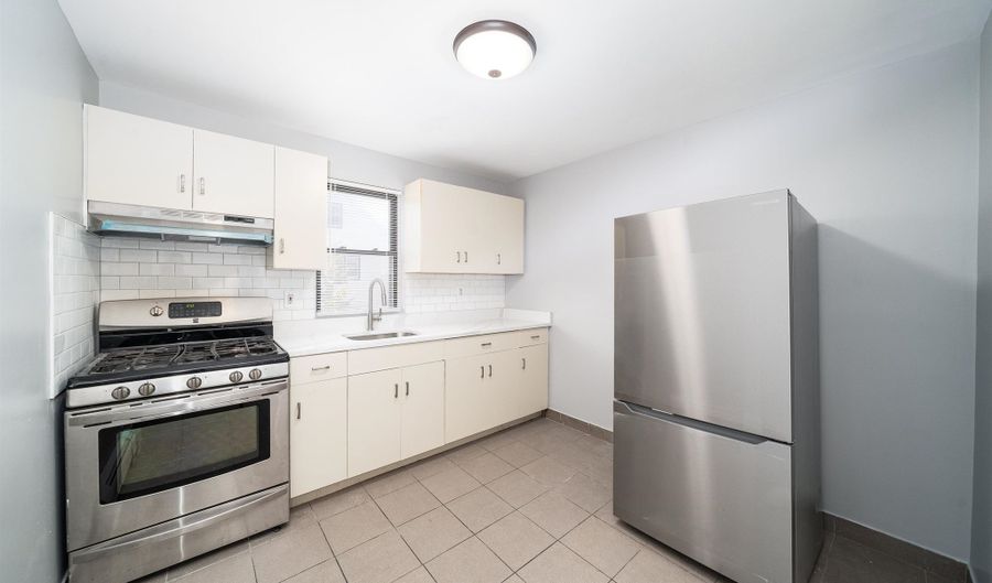 43 W 9TH St 9, Bayonne, NJ 07002 - 1 Beds, 1 Bath