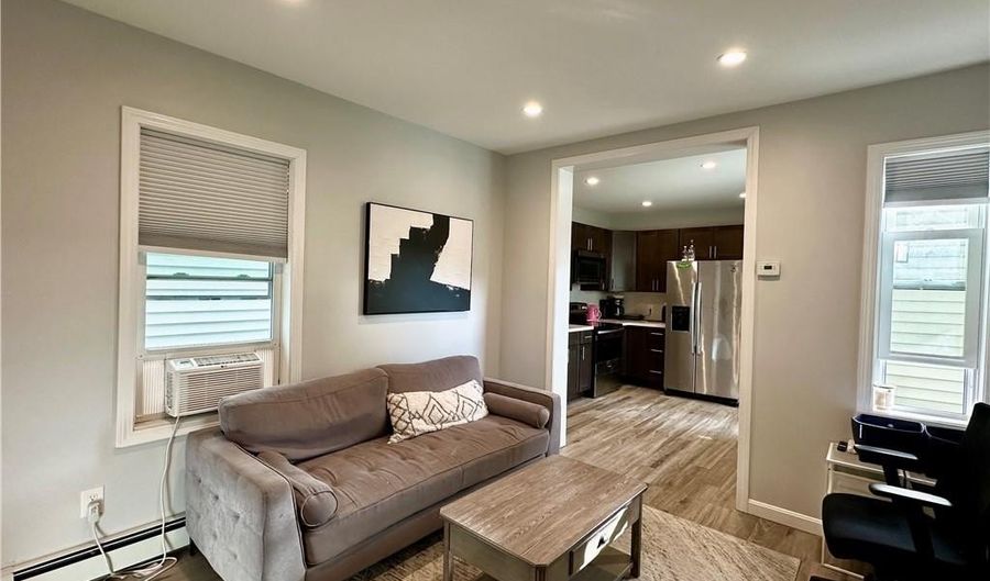 29 Ann St 3, Newport, RI 02840 - 2 Beds, 1 Bath