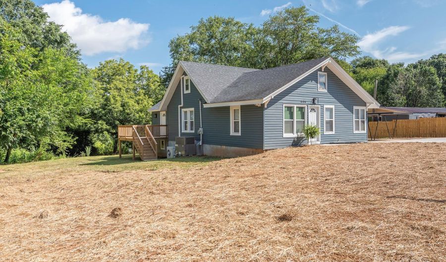 606 W Pine St, Blacksburg, SC 29702 - 3 Beds, 2 Bath