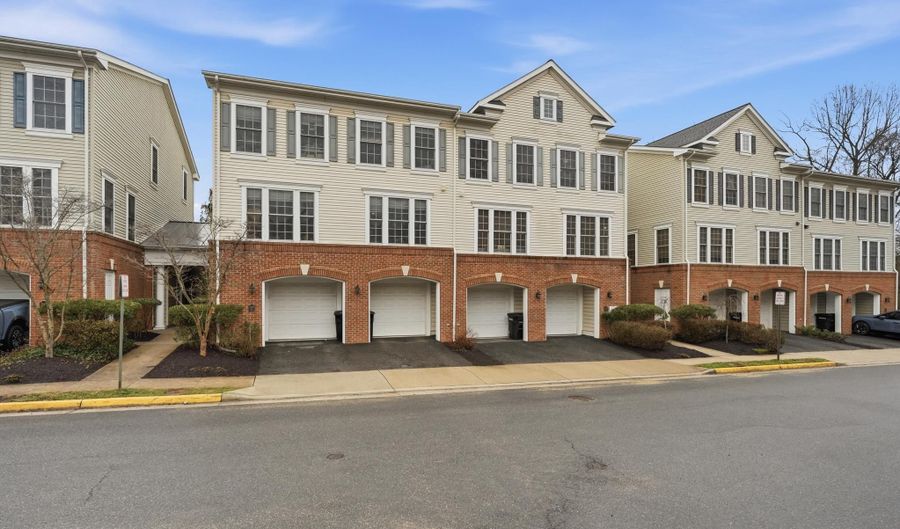 3553 HUNTLEY MANOR Ln, Alexandria, VA 22306 - 3 Beds, 3 Bath