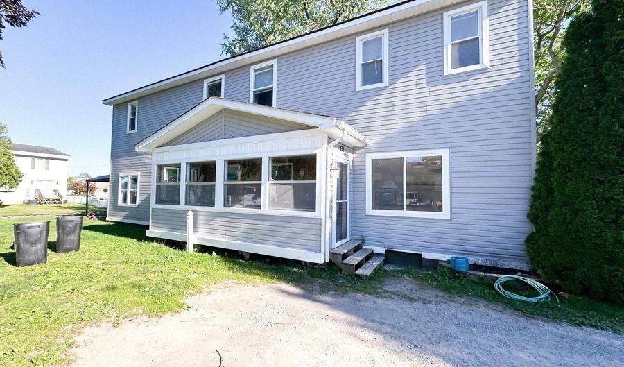 134 Eckfield, Algonac, MI 48001 - 5 Beds, 3 Bath