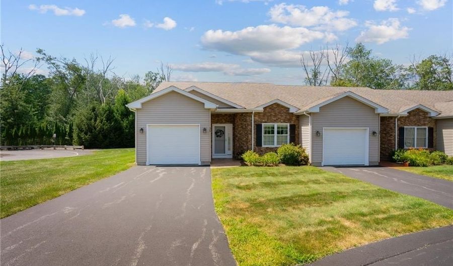41 Breakneck Hill Rd 26, Lincoln, RI 02865 - 2 Beds, 2 Bath