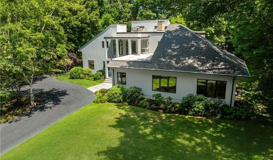29 Dennell Dr, Lincoln, RI 02865 - 5 Beds, 5 Bath