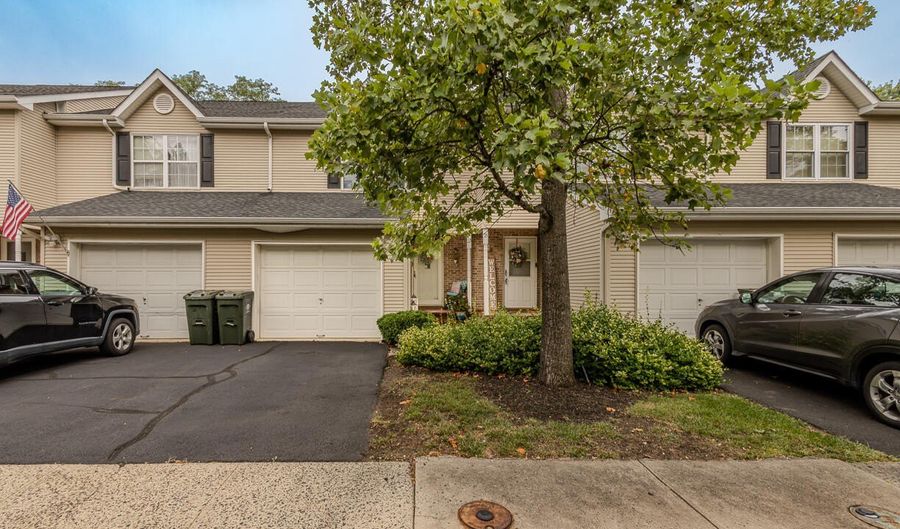 14 Lucia Ct, Aberdeen, NJ 07747 - 3 Beds, 3 Bath