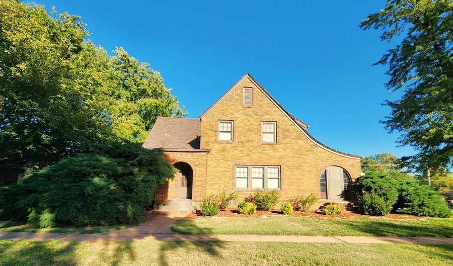 303 N Bluff Ave, Anthony, KS 67003 - 4 Beds, 3 Bath