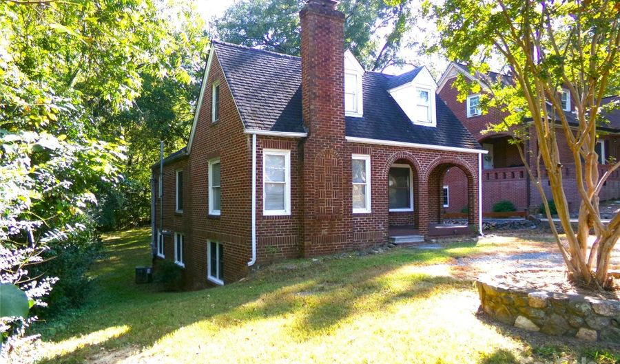 1014 E Main St, Albemarle, NC 28001 - 3 Beds, 2 Bath