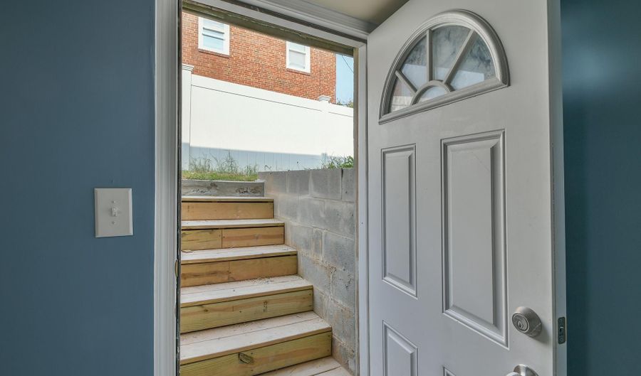 6700 HUDSON St, Baltimore, MD 21224 - 5 Beds, 3 Bath