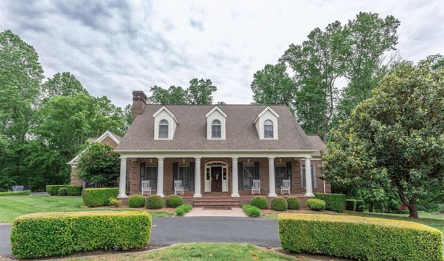 192 Lakeshore Dr, Albany, KY 42602 - 6 Beds, 9 Bath