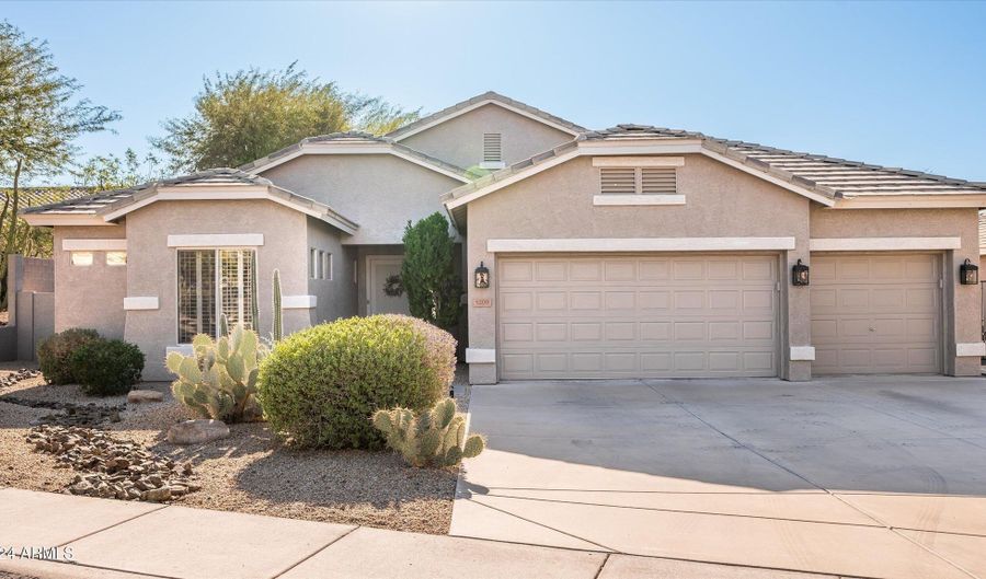 5209 E SIERRA SUNSET Trl, Cave Creek, AZ 85331 - 4 Beds, 3 Bath