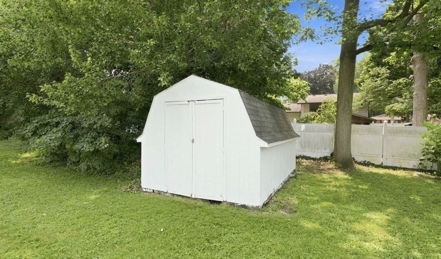 1203 Superior Dr, Auburn, IN 46706 - 4 Beds, 2 Bath