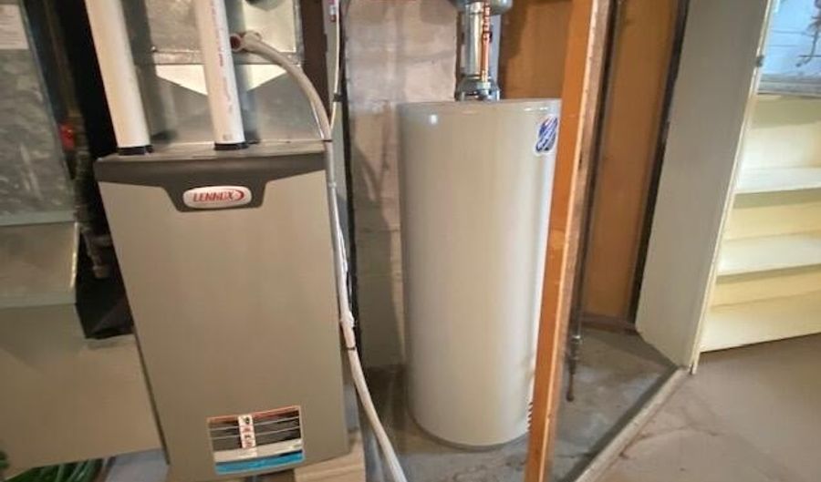 524 N Dakota St, Aberdeen, SD 57401 - 2 Beds, 1 Bath