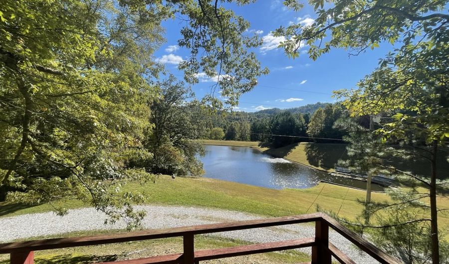 462 Lake View Dr, Barbourville, KY 40906 - 3 Beds, 2 Bath