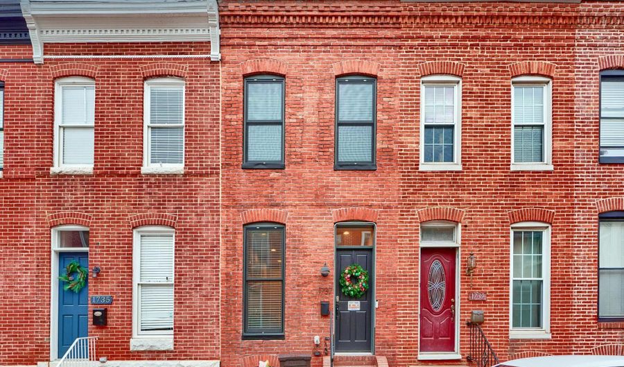 1737 CLARKSON St, Baltimore, MD 21230 - 2 Beds, 3 Bath