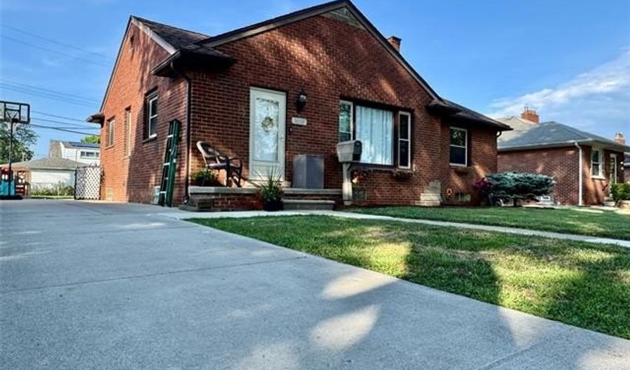 14558 Harrison Ave, Allen Park, MI 48101 - 3 Beds, 2 Bath