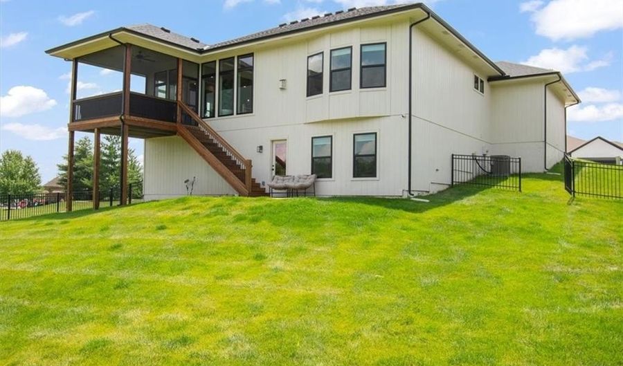14450 Aurora Ln, Basehor, KS 66007 - 4 Beds, 3 Bath