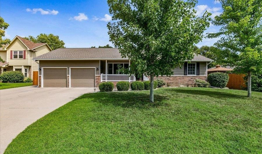 110 N LIOBA, Andover, KS 67002 - 3 Beds, 3 Bath