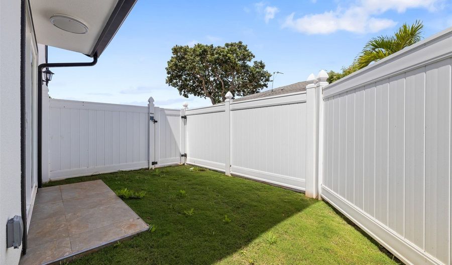 1526 Hooli Cir, Pearl City, HI 96782 - 5 Beds, 3 Bath