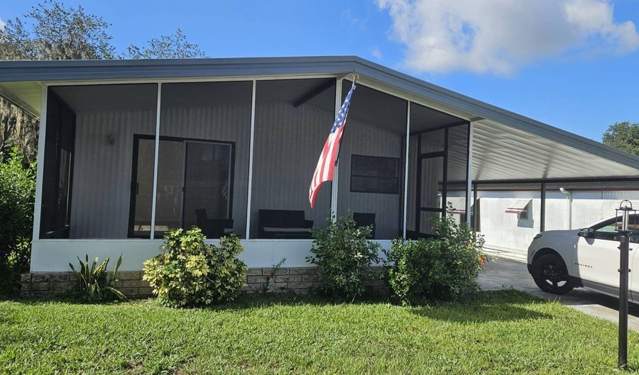 11 Lakeview Dr, Astatula, FL 34705 - 2 Beds, 2 Bath