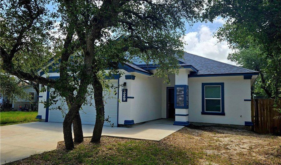 329 N 10th St, Aransas Pass, TX 78336 - 3 Beds, 2 Bath