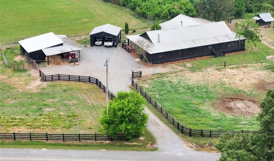 215 Erwin Rd, Adairsville, GA 30103 - 5 Beds, 3 Bath
