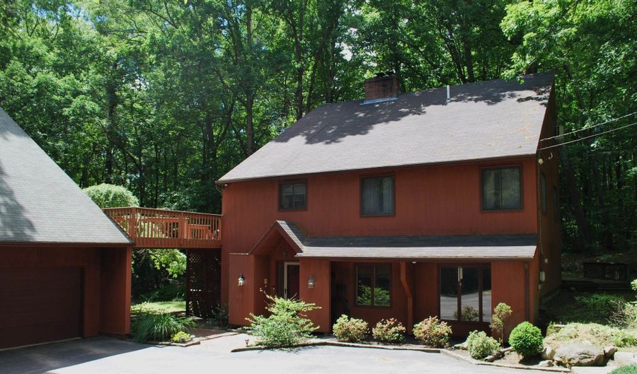 43 Camelot Dr, Bedford, NH 03110 - 4 Beds, 3 Bath