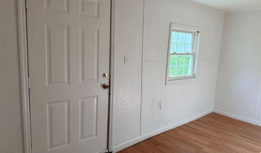 423 CHESTNUT Ave, Anniston, AL 36201 - 2 Beds, 1 Bath