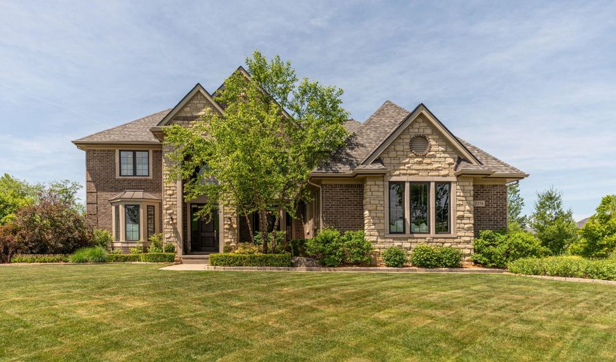2376 Westbrooke Cir S, Ann Arbor, MI 48105 - 5 Beds, 5 Bath