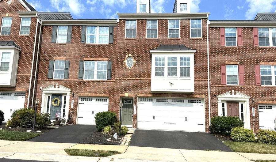 25795 CLAIRMONT MANOR Sq, Aldie, VA 20105 - 3 Beds, 3 Bath