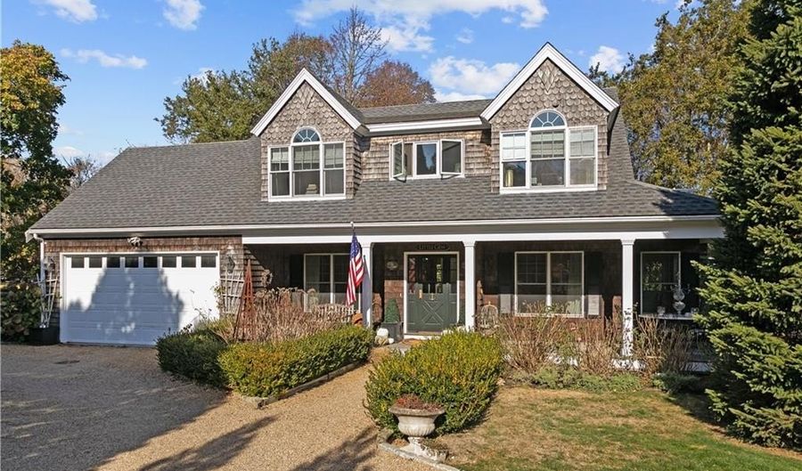 322 Indian Ave, Middletown, RI 02842 - 3 Beds, 3 Bath