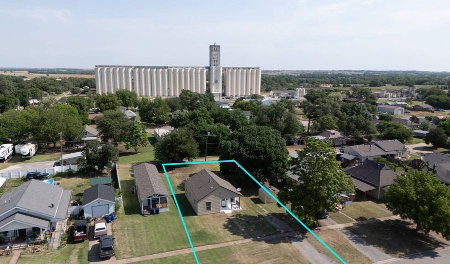 1024 Choctaw St, Alva, OK 73717 - 3 Beds, 1 Bath