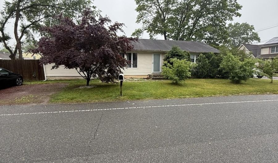 49 Elm St, Beachwood, NJ 08722 - 3 Beds, 1 Bath