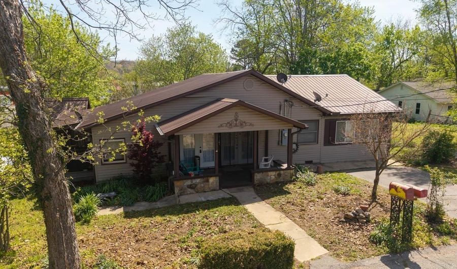 510 Carhart St, Alton, MO 65606 - 3 Beds, 1 Bath