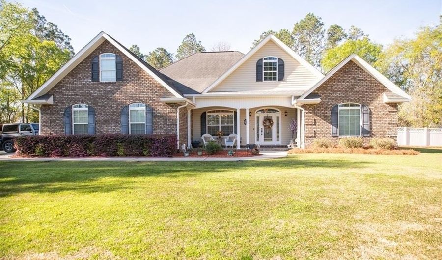 110 Lake Ridge Dr, Baxley, GA 31513 - 4 Beds, 4 Bath