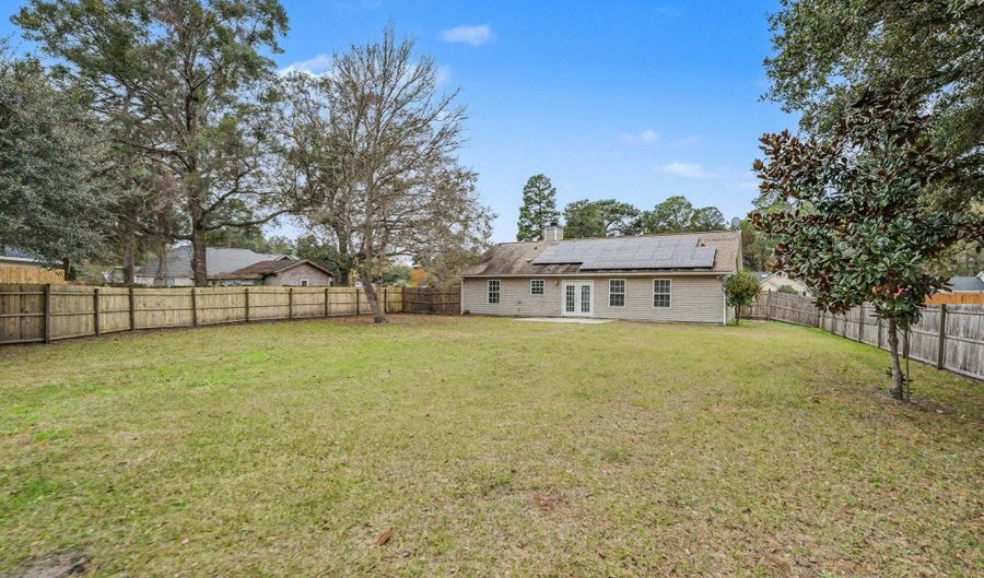 4 Shiney Leaf Ct, Beaufort, SC 29907 - 3 Beds, 2 Bath