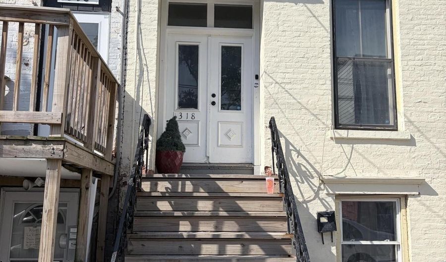 318 1st St, Albany, NY 12206 - 5 Beds, 3 Bath