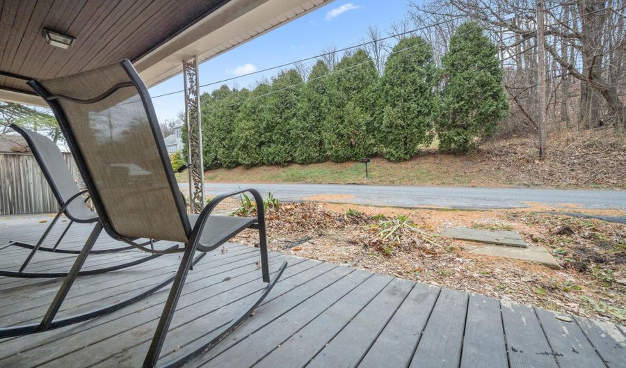 6004 CLEVELANDTOWN Rd, Boonsboro, MD 21713 - 3 Beds, 1 Bath