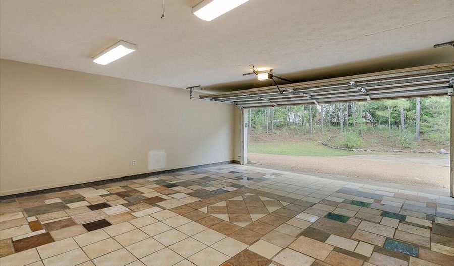 354 Lakeway Dr, Brandon, MS 39047 - 3 Beds, 2 Bath