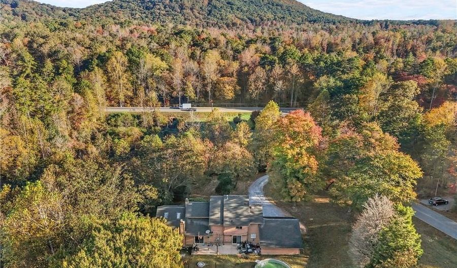 1273 Cedar Creek Dr, Asheboro, NC 27205 - 3 Beds, 5 Bath