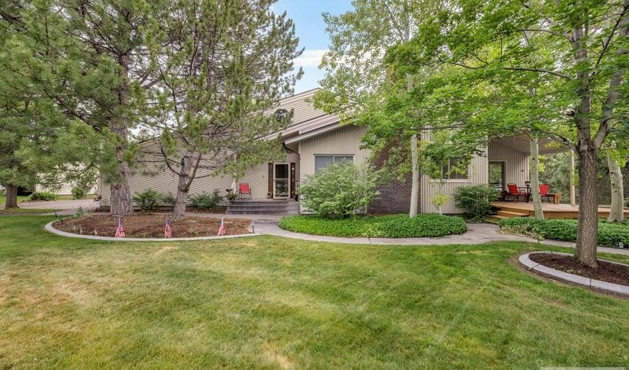 2195 S Midway Ave, Ammon, ID 83406 - 5 Beds, 4 Bath