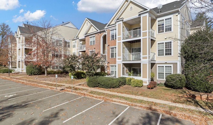 20931 CEDARPOST Sq 103, Ashburn, VA 20147 - 2 Beds, 2 Bath