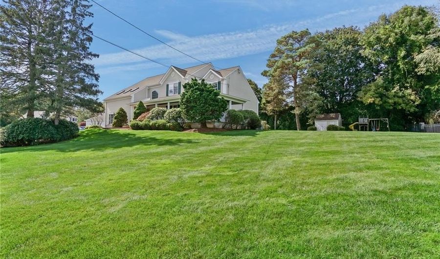 18 Quail Ridge Rd, Cranston, RI 02921 - 3 Beds, 3 Bath
