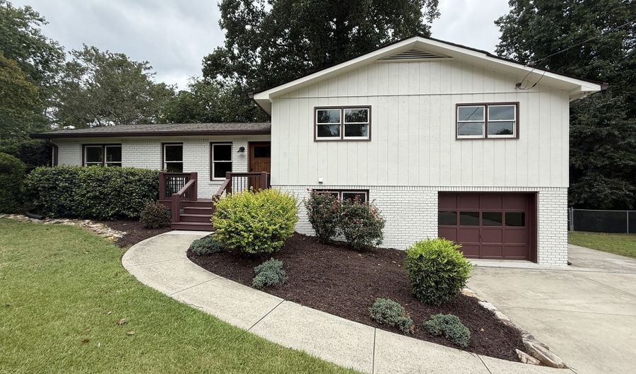 303 Council, Woodstock, GA 30188 - 3 Beds, 2 Bath