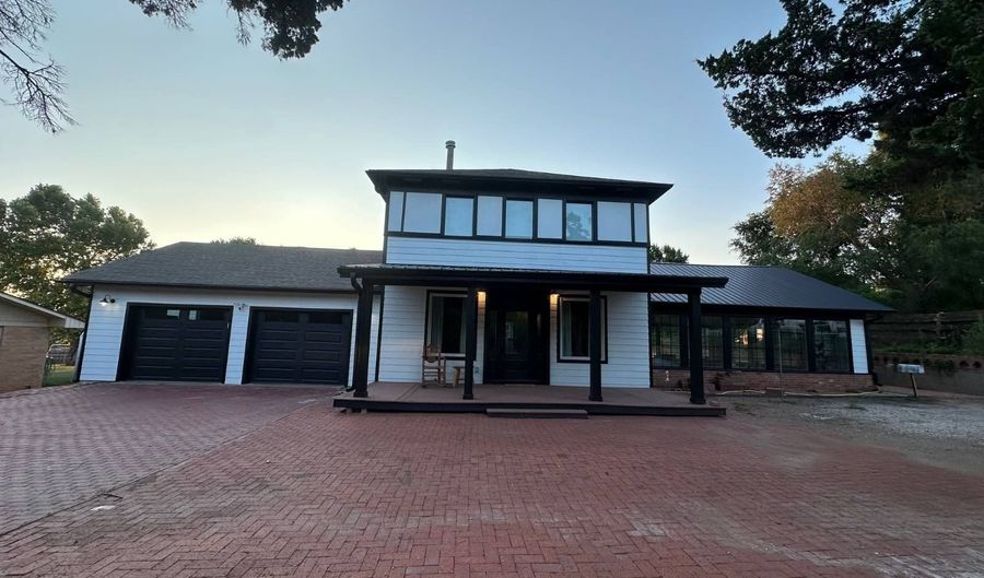 616 14th St, Alva, OK 73717 - 4 Beds, 4 Bath